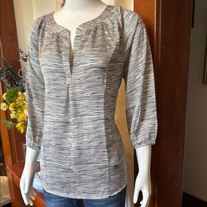 NWT northern reflections size small Striped Black and White Women's Top